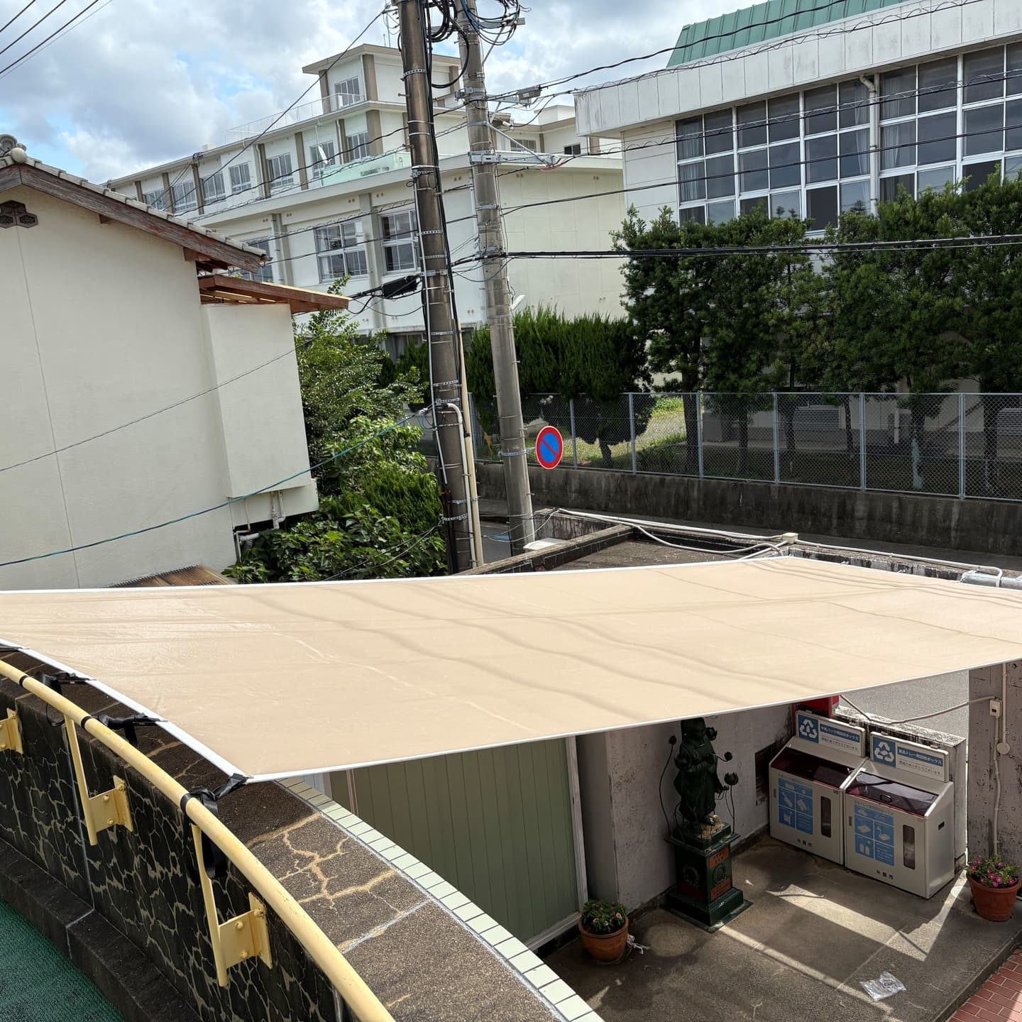 茶色のメッシュシート