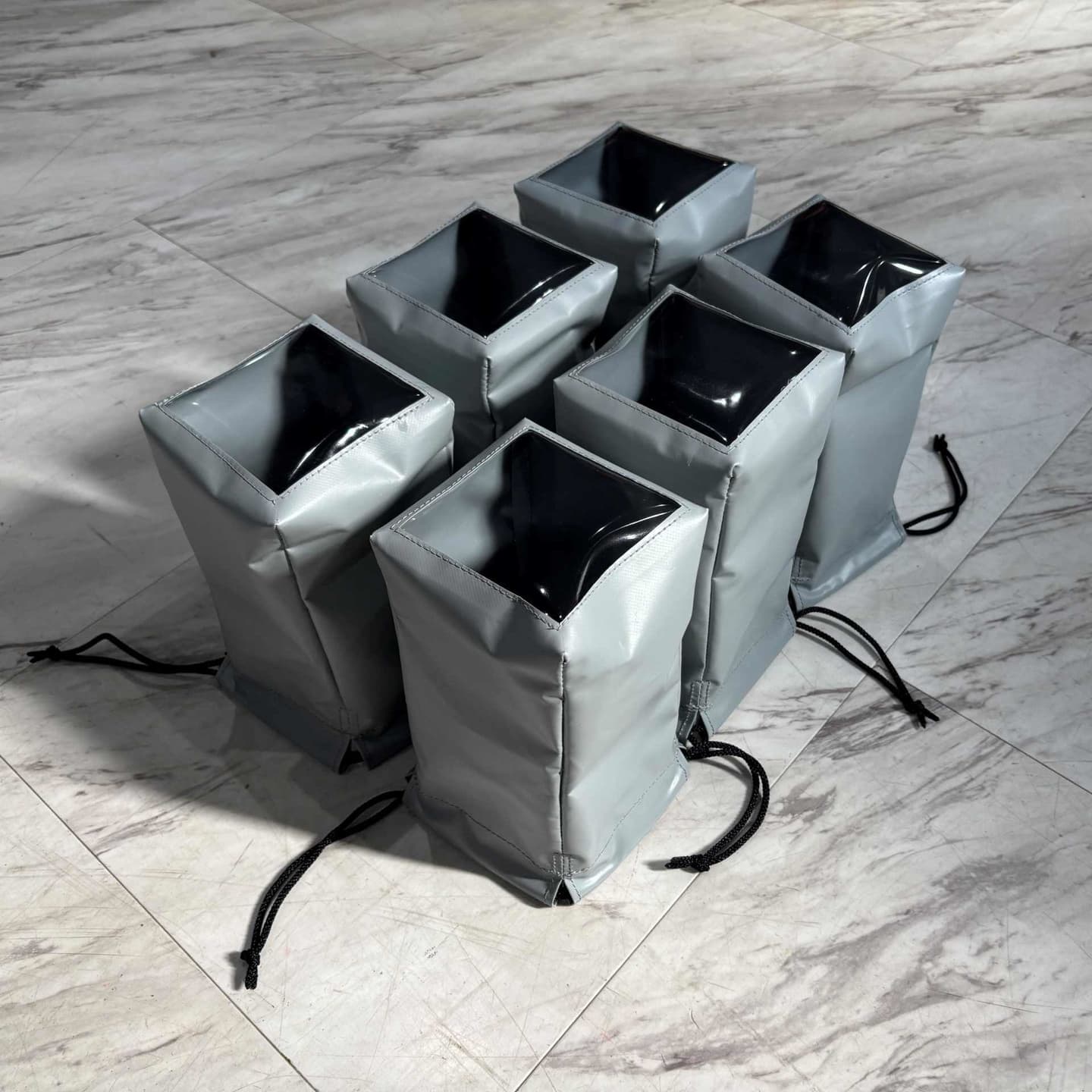 シルバーのカバー