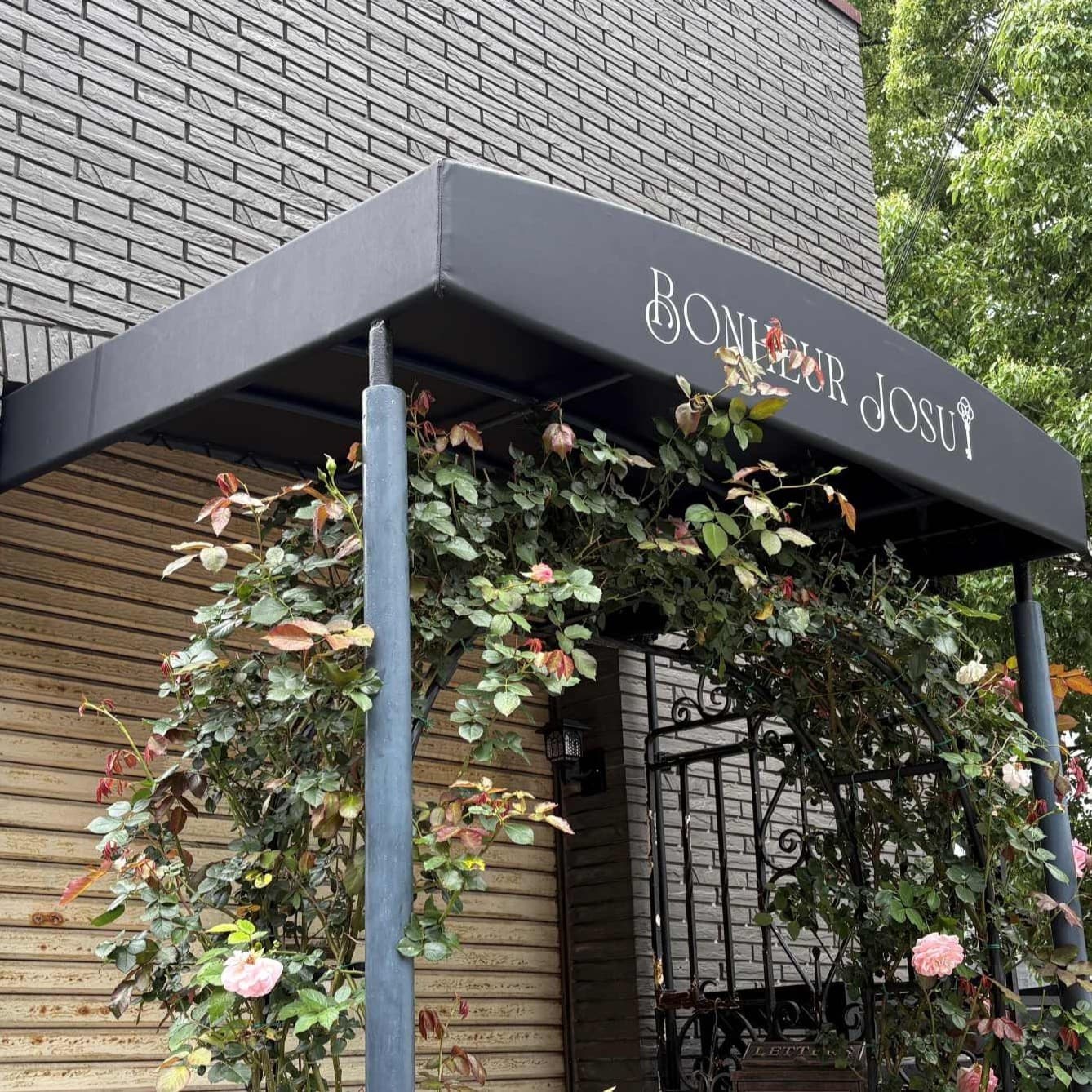 黒のひさしテント