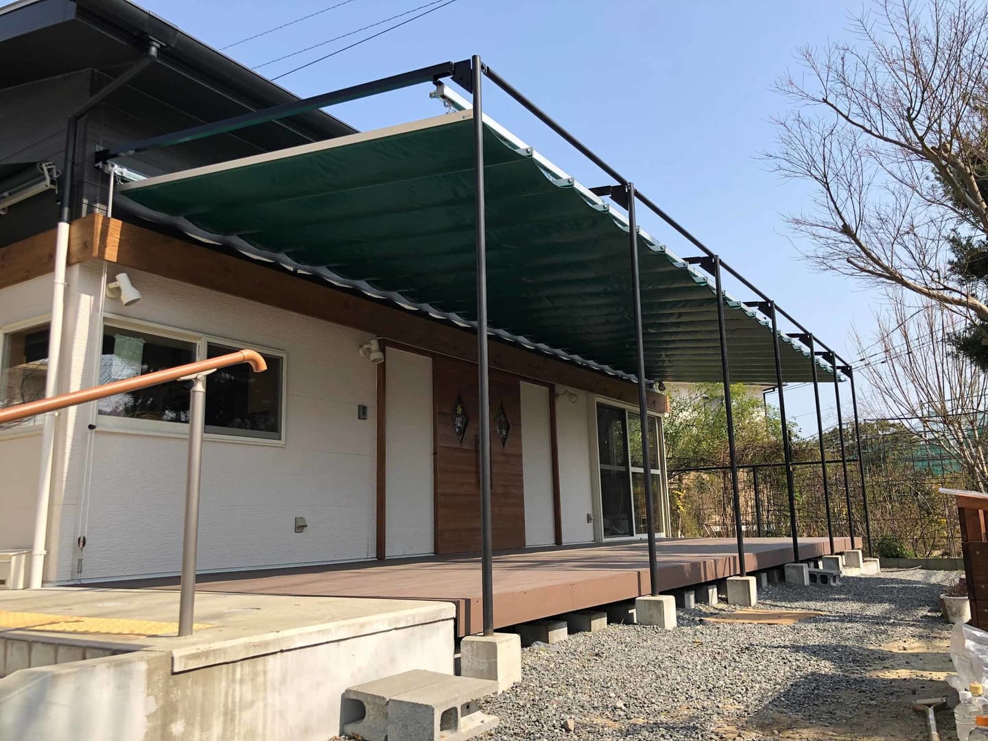 緑の開閉式テント