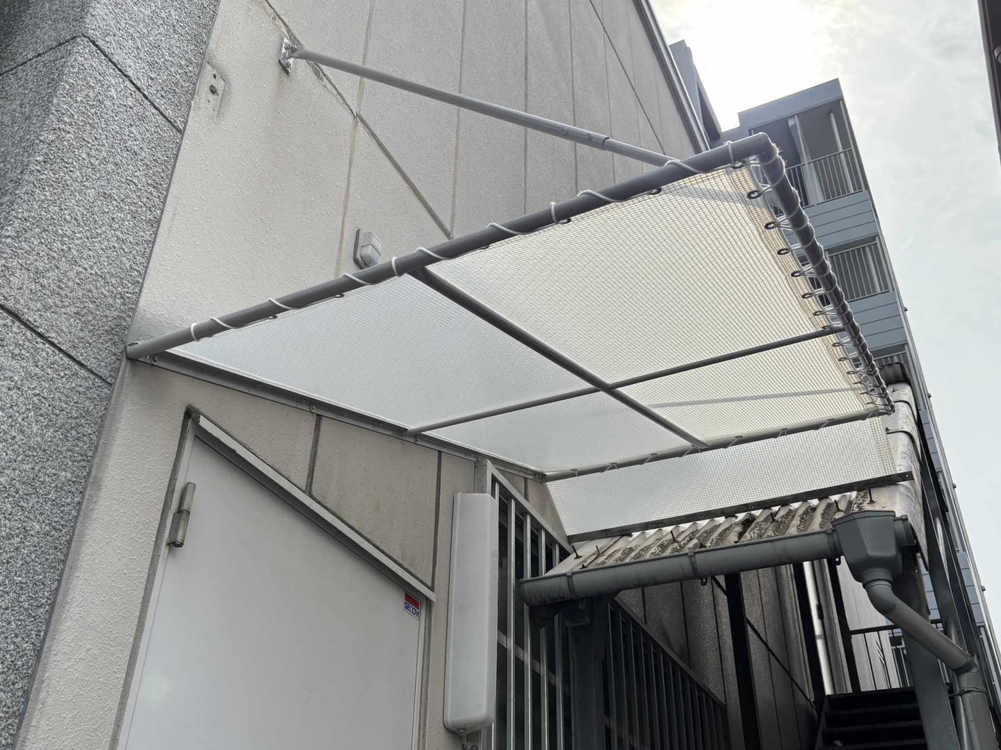 透明の屋根テント