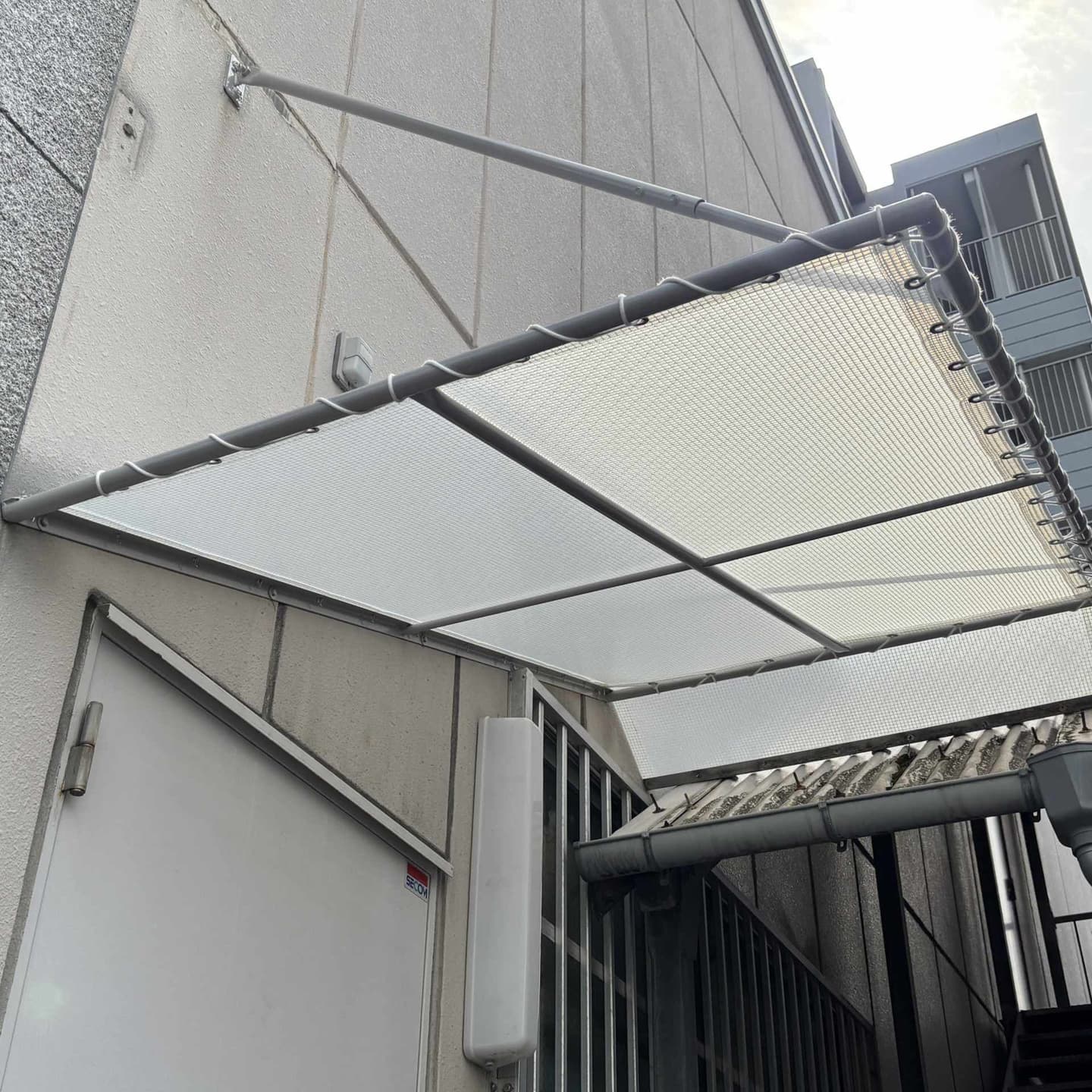 透明の屋根テント