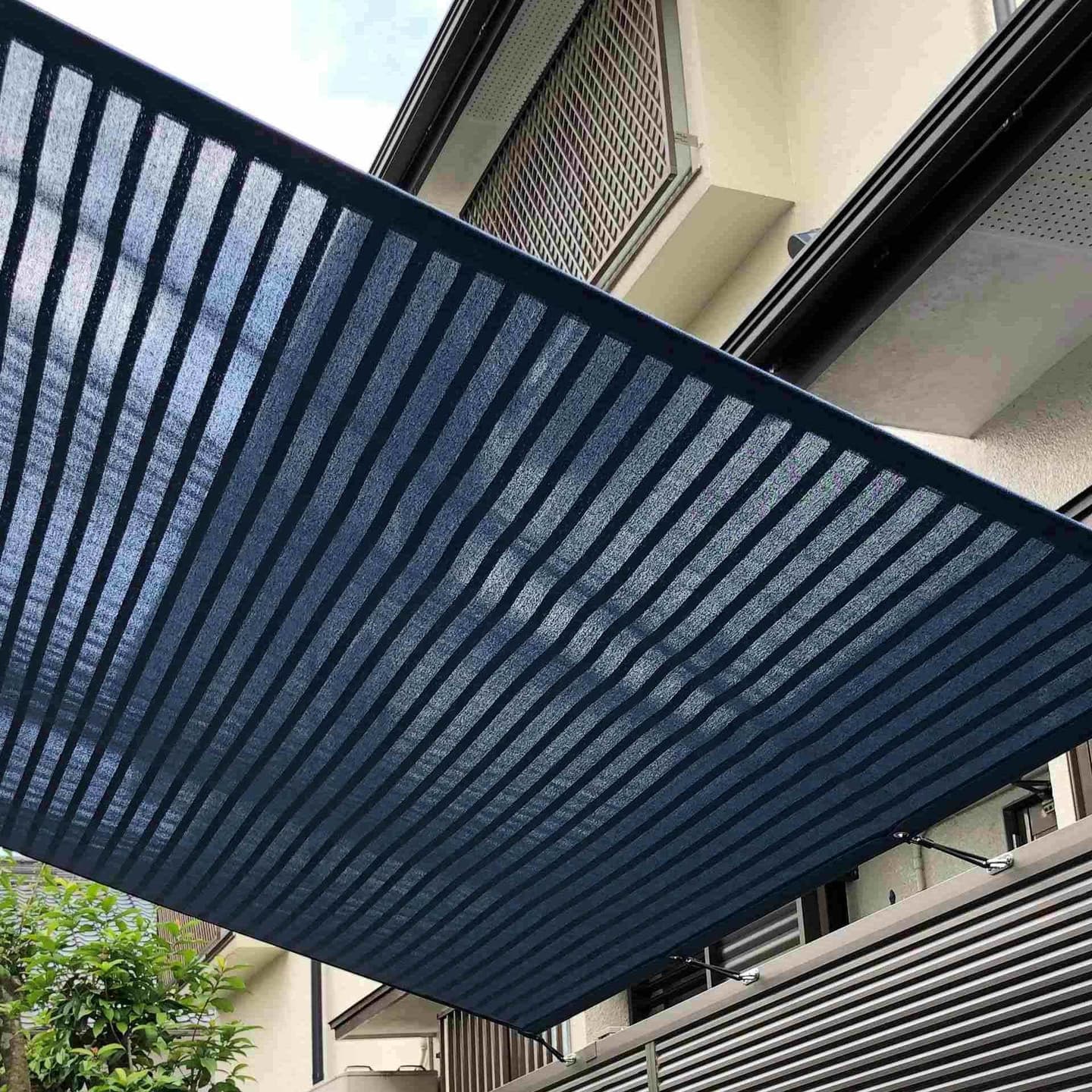 青の日除けシート