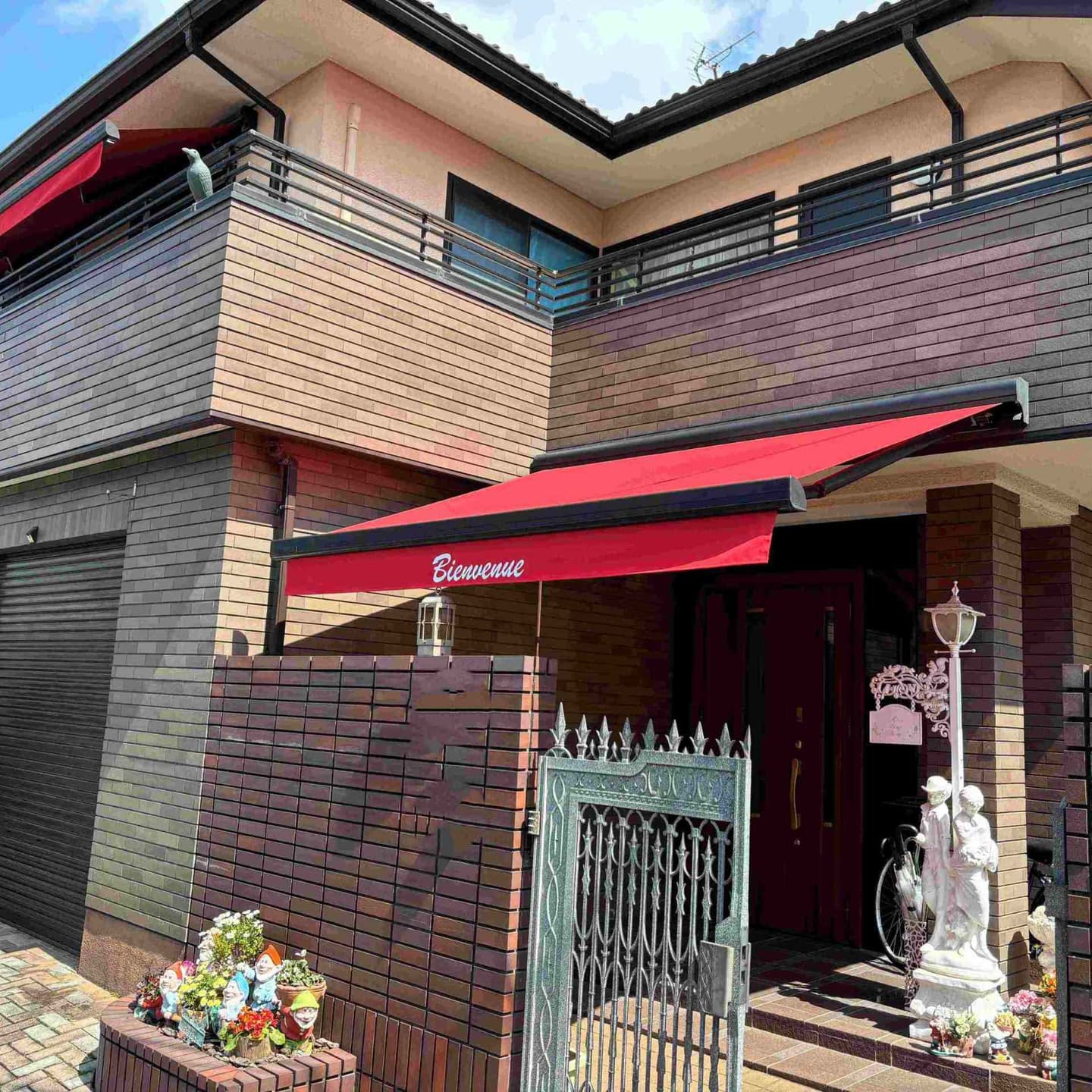 赤のオーニングテント