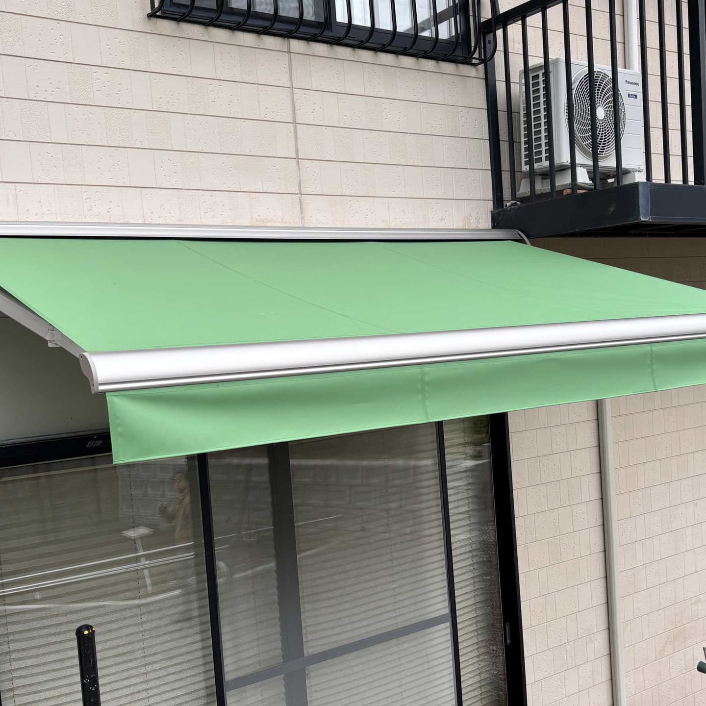 ストライプのオーニングテント